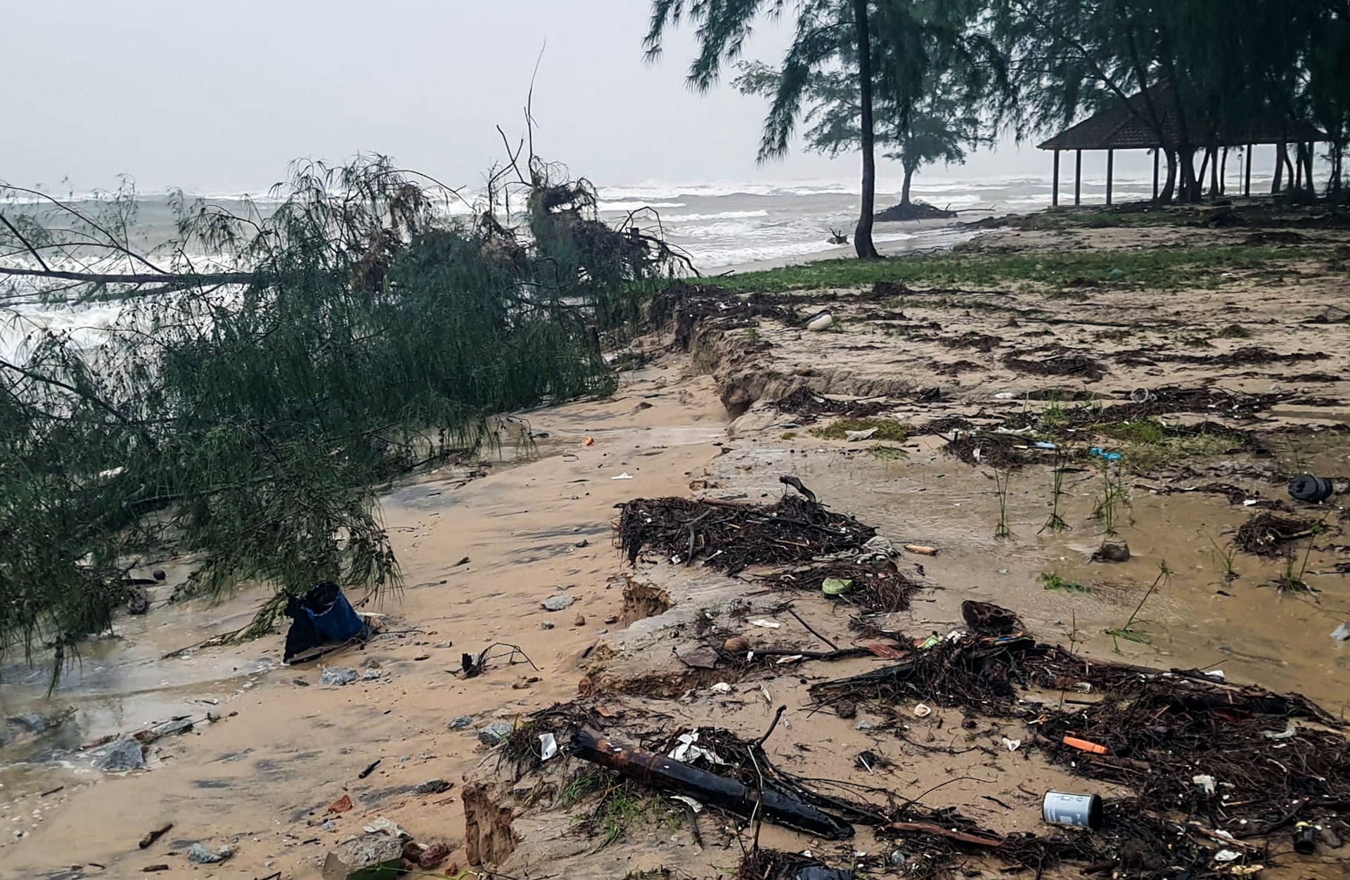 Sat lo bo bien Hue anh 3