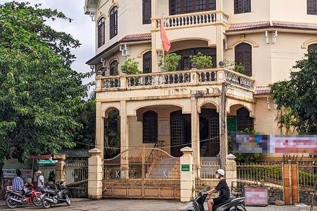 Chi cuc truong kiem lam bi cach chuc, xuong lam nhan vien hinh anh