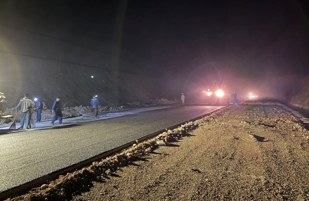 Xin lui thoi han thong xe ky thuat cao toc Cam Lo - La Son hinh anh