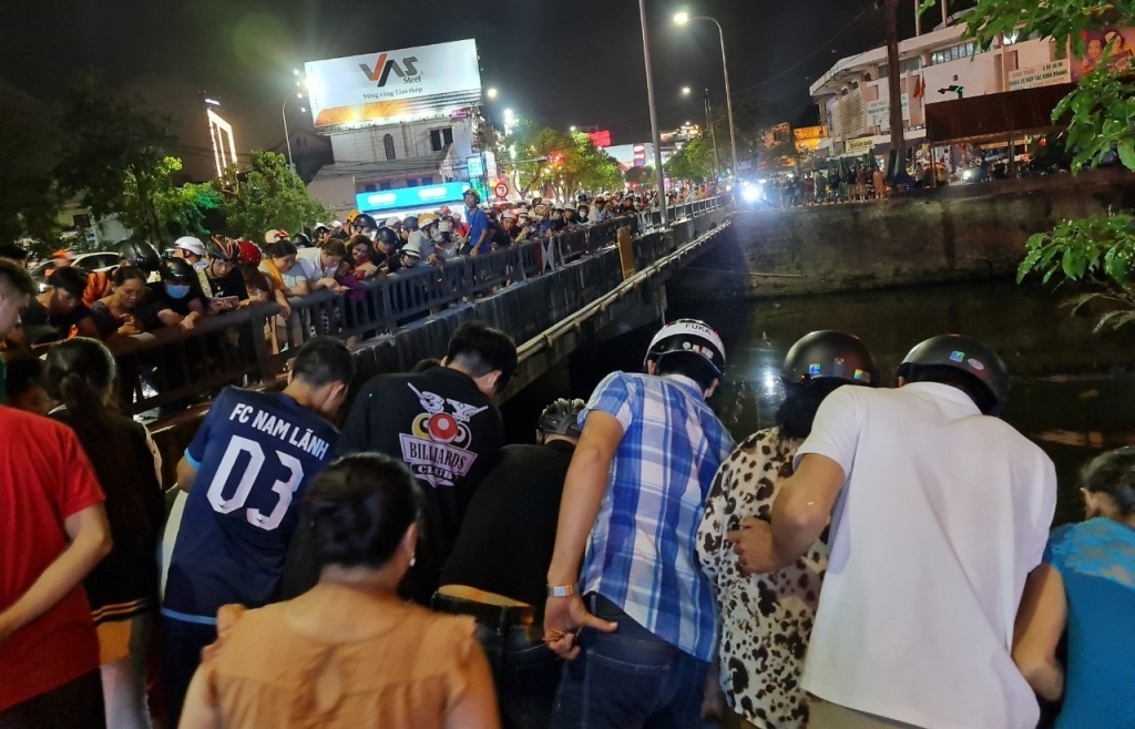 Cuu nguoi nhay cau anh 1