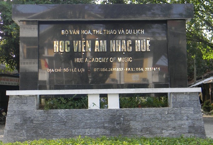 De lo tai lieu mat tren mang, can bo Hoc vien Am nhac Hue bi ky luat hinh anh
