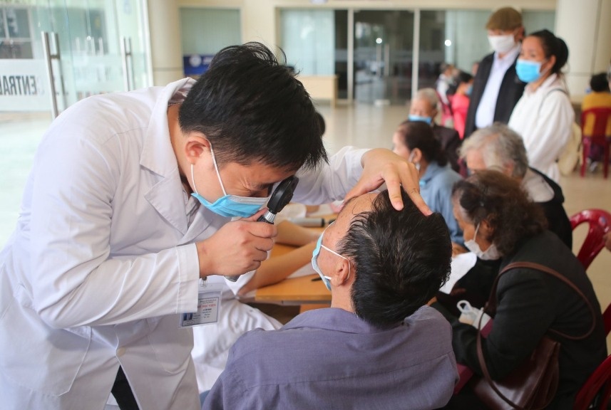 Thua Thien - Hue chi hon 45 ty dong de thu hut bac si hinh anh