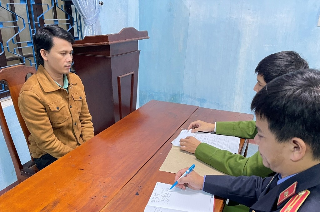 Thue oto Mazda 3 roi dem di cam co hinh anh