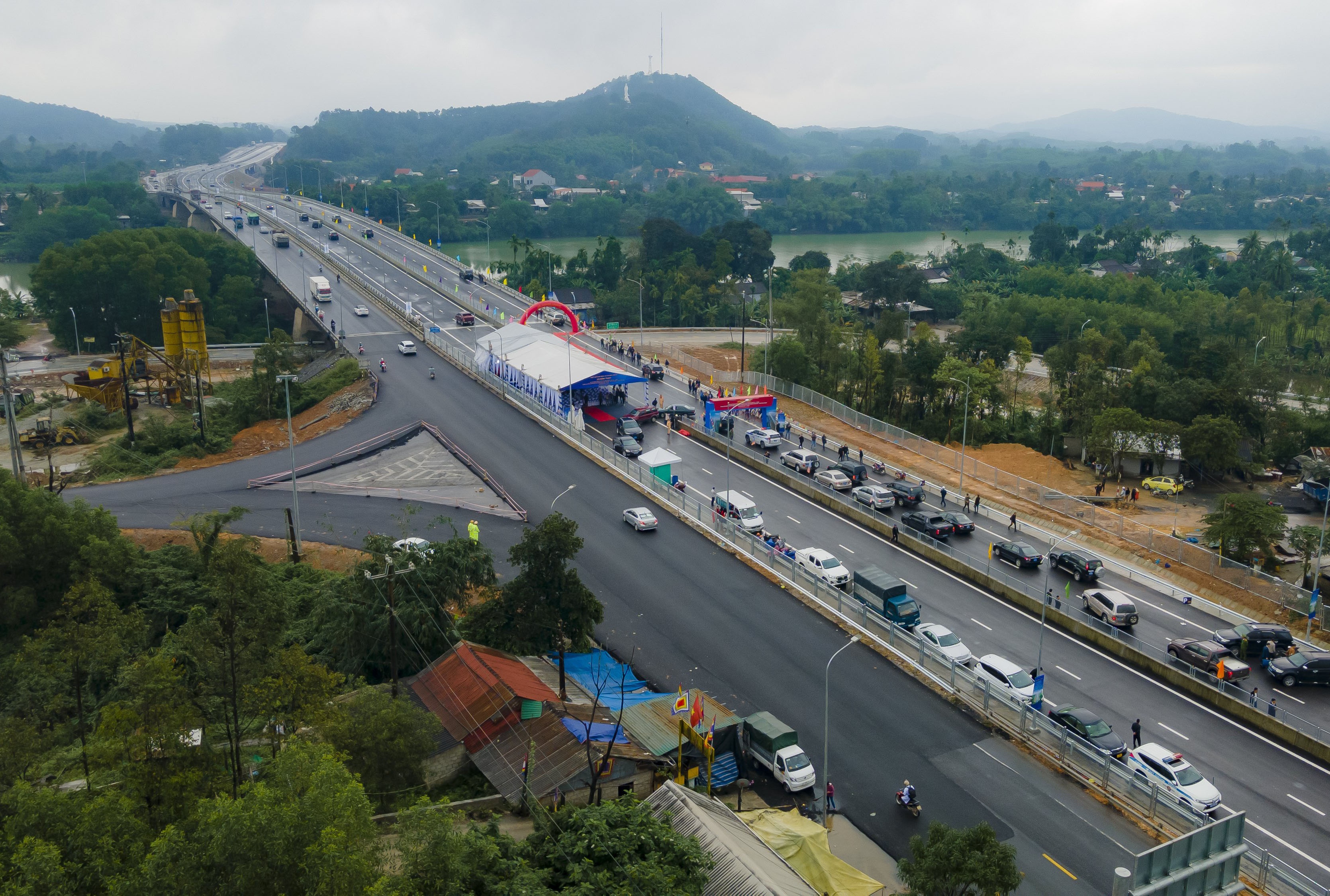 Khanh thanh cao toc anh 4