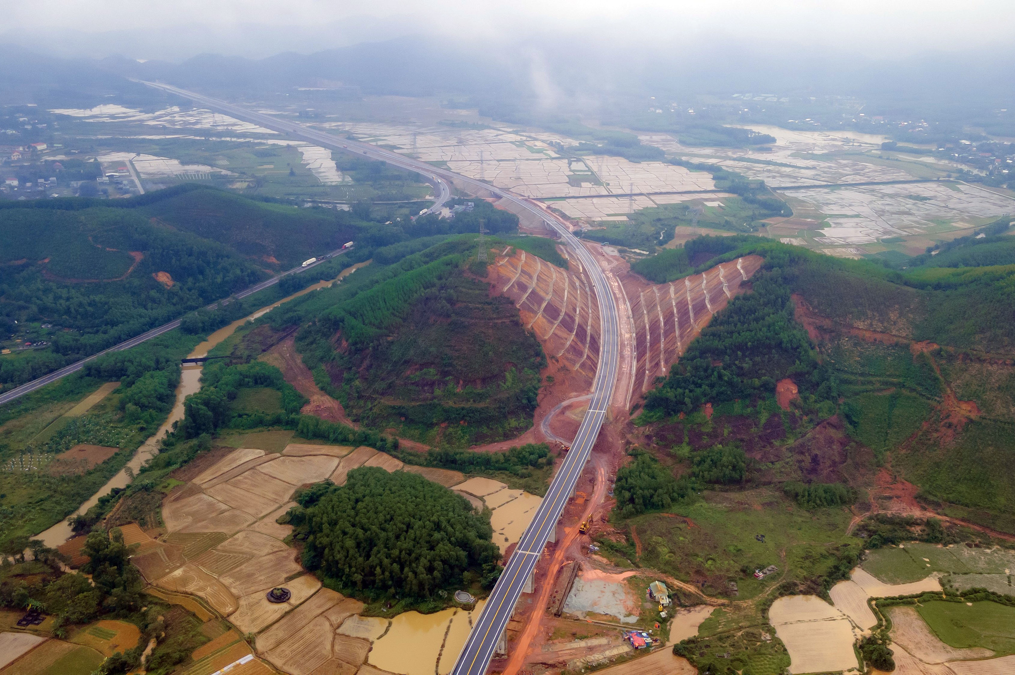 Can canh tuyen cao toc hon 7.600 ty noi lien Hue - Quang Tri hinh anh