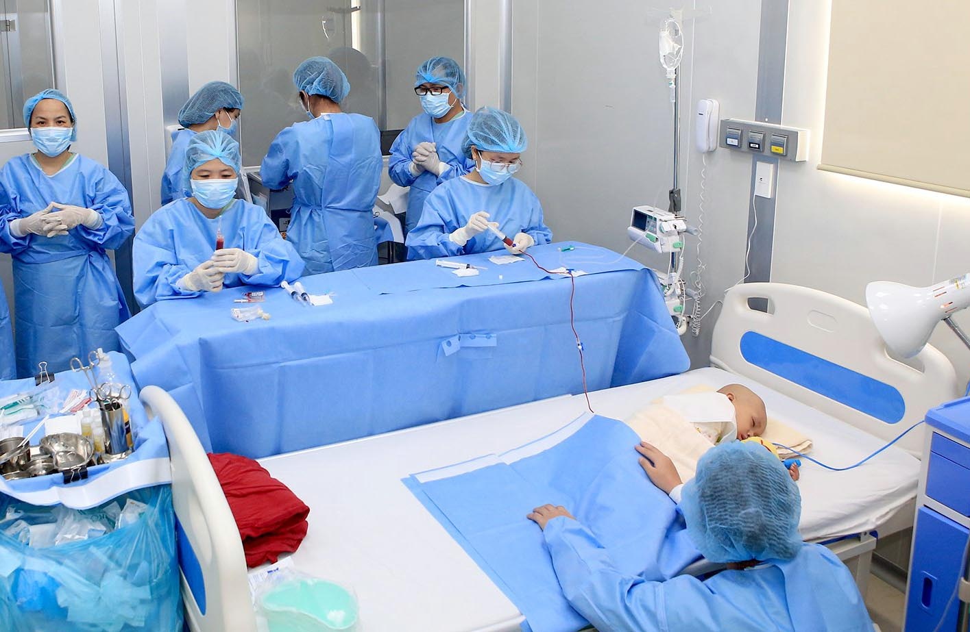 Benh nhi 5 tuoi duoc cuu song nho phuong phap ghep te bao goc hinh anh