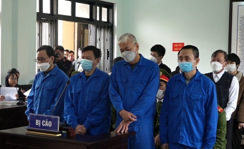 Cuu Giam doc san bay Phu Bai linh hon 15 nam tu hinh anh