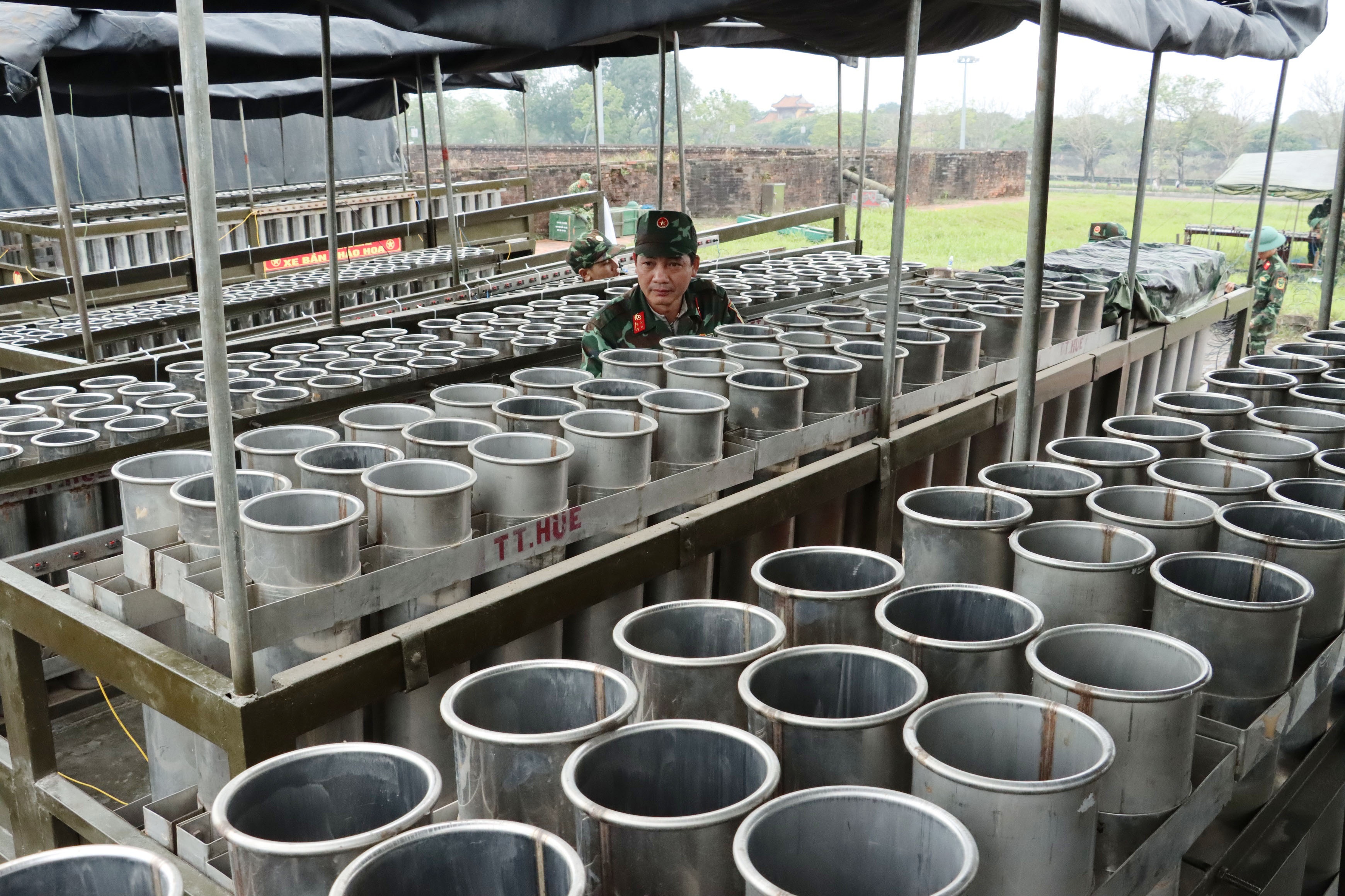 2.000 qua phao hoa o Hue san sang cho man trinh dien giao thua hinh anh