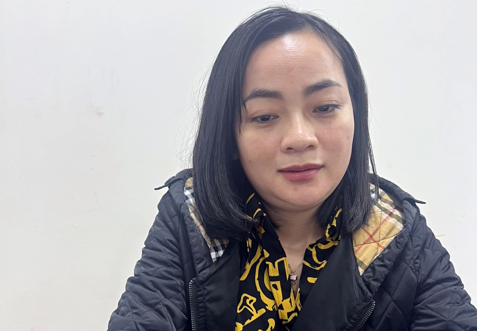 Nguoi phu nu cam dau duong day lo de tien ty o Hue hinh anh