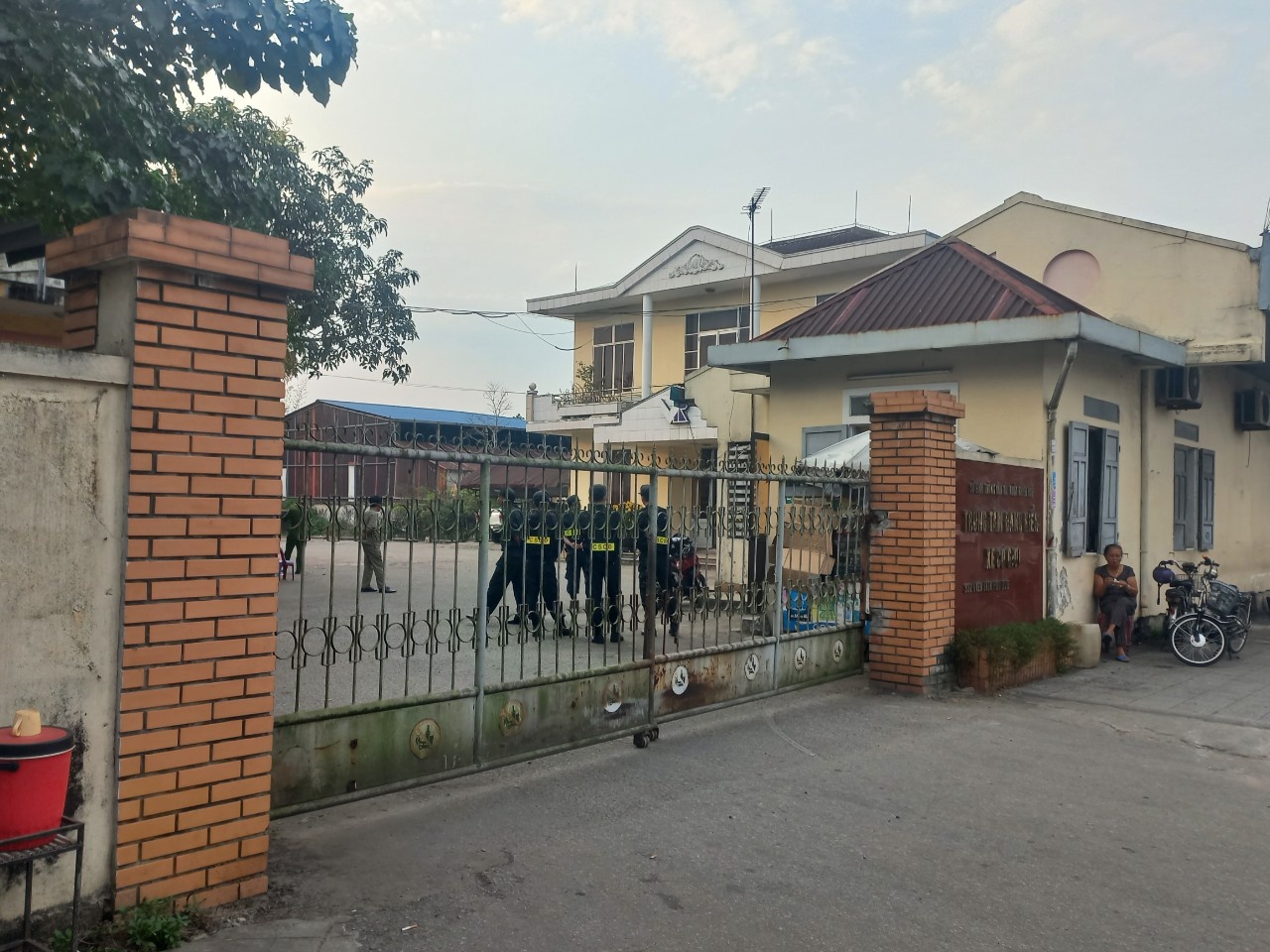 Kham xet khan cap 2 trung tam dang kiem o Hue hinh anh