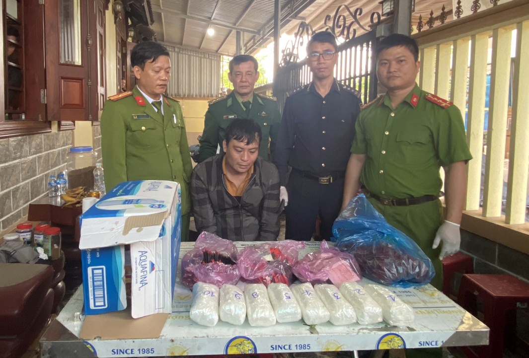 Giau 6,5 kg ma tuy trong noi dien, bao ca phe hinh anh