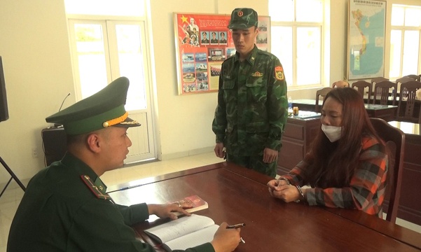 Gan 12.000 vien ma tuy trong 2 bao gao nep hinh anh