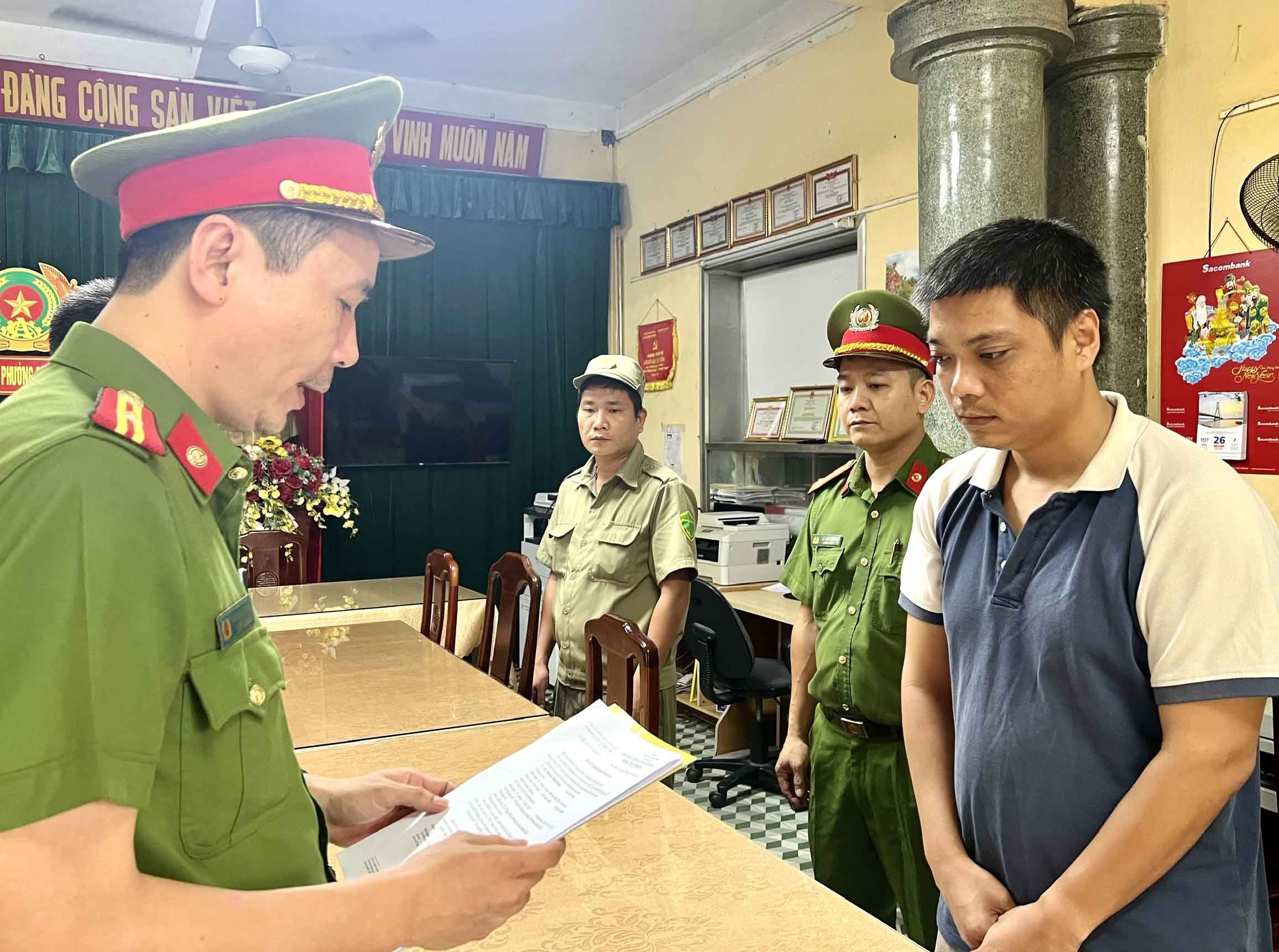 Giam doc lua gan 5 ty dong de tra lai vay hinh anh