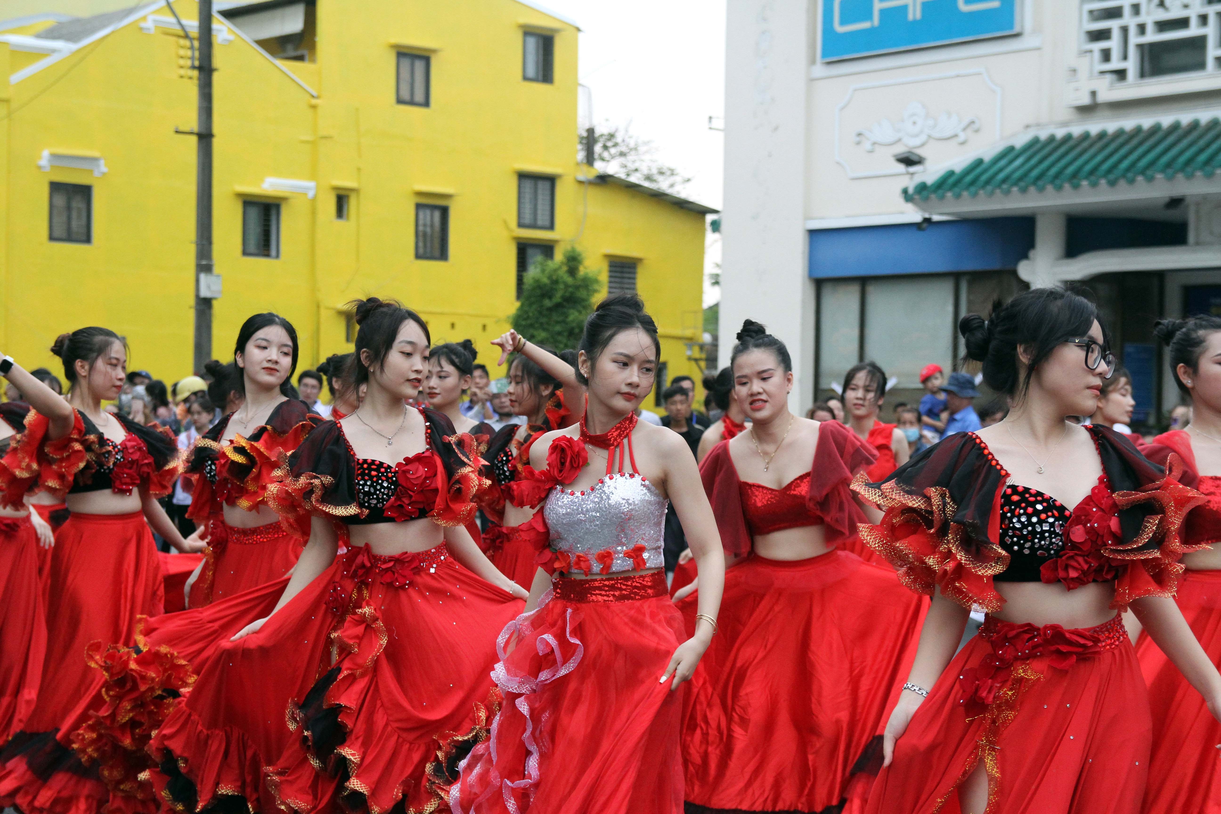 Le hoi duong pho anh 4