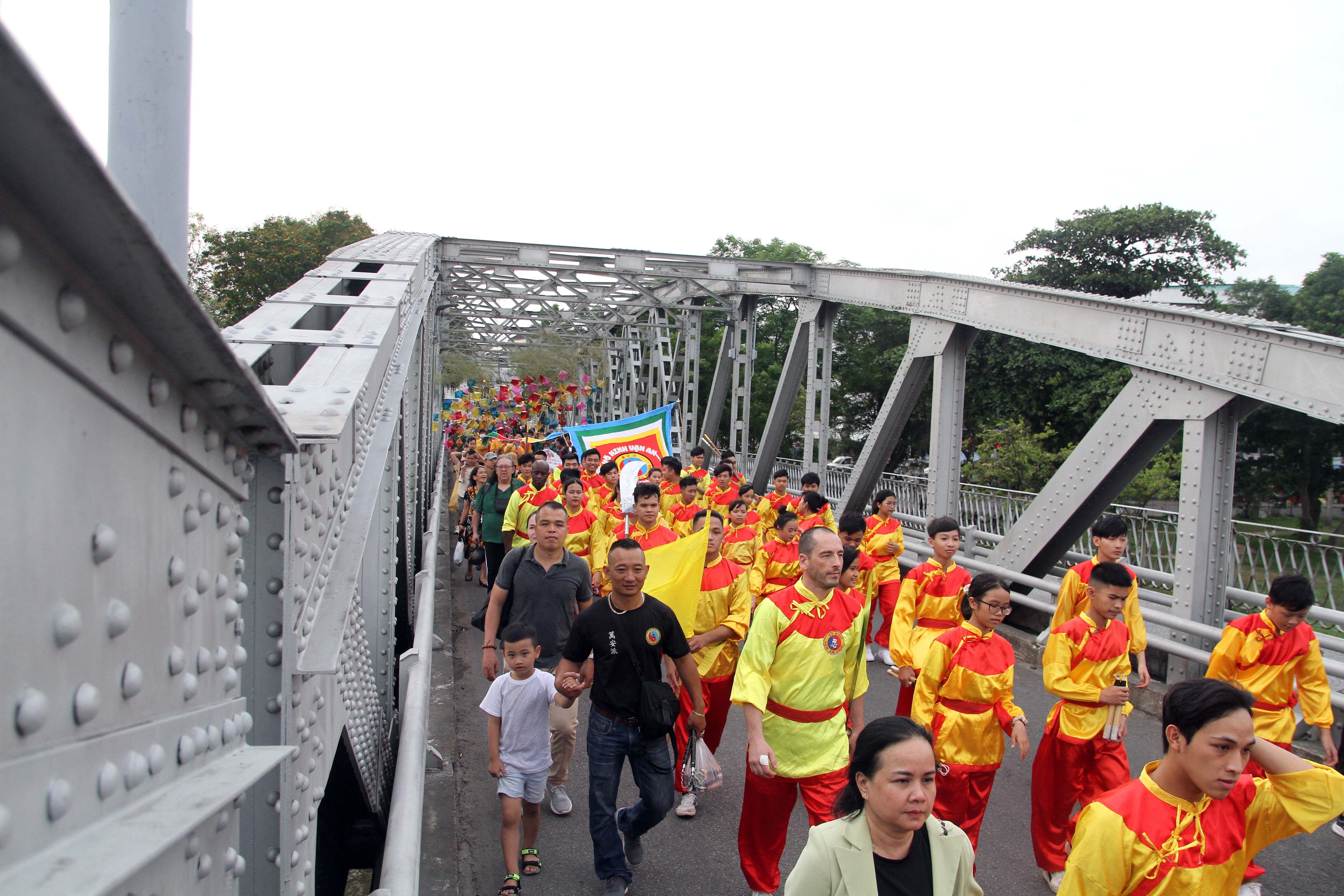 Le hoi duong pho anh 11