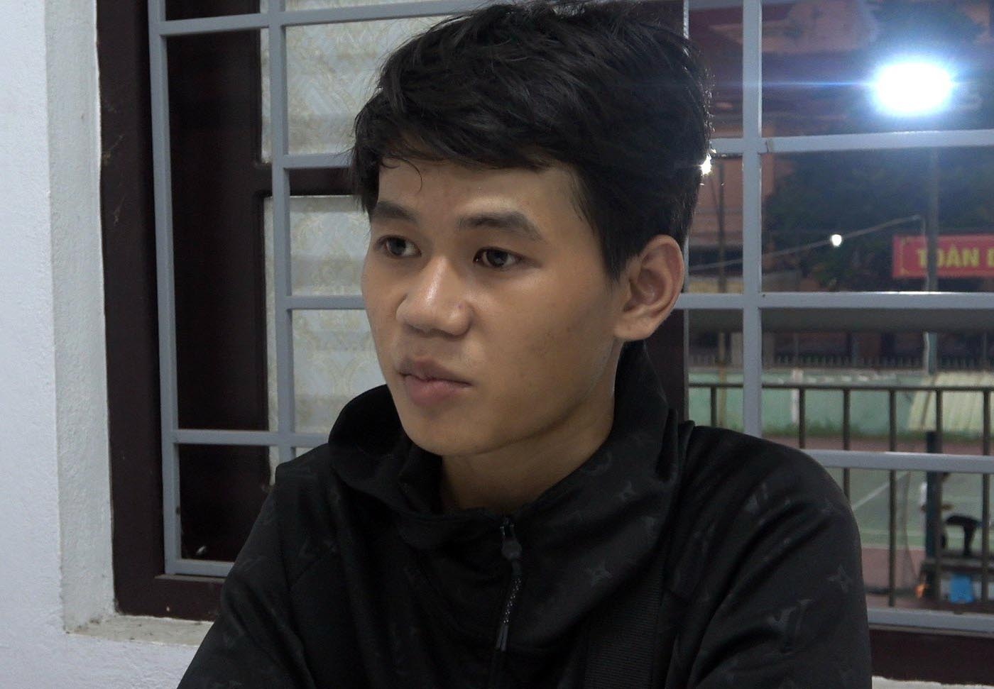 Dem xe di cam co, nam thanh nien bia chuyen bi cuop hinh anh