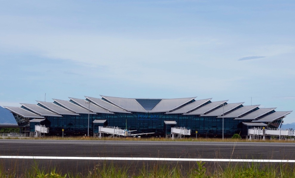 Khanh thanh nha ga T2 co kien truc cung dinh Hue hinh anh