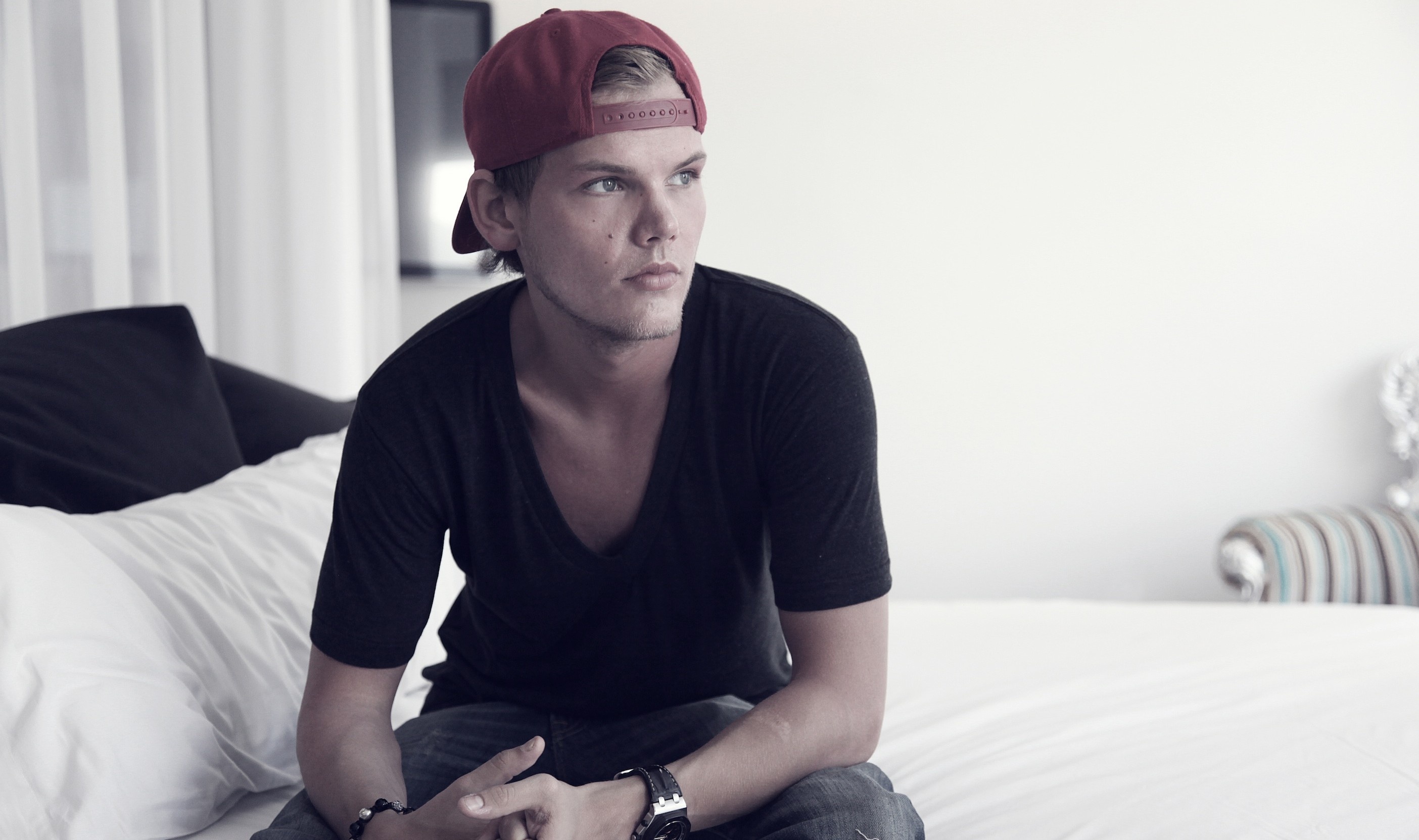 Gia dinh xac nhan DJ Avicii qua doi o tuoi 28 vi tu tu hinh anh