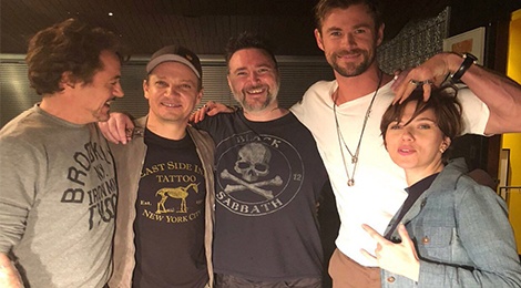 Dan sao bom tan 'Avengers' cung xam hinh giong nhau hinh anh