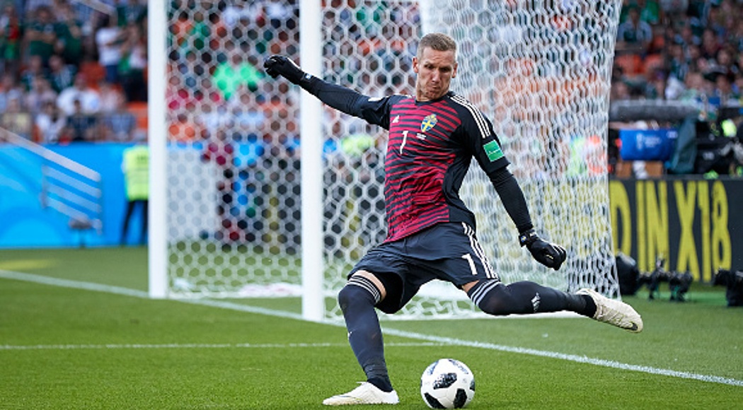 AS Roma chieu mo ngoi sao World Cup de thay the Alisson hinh anh