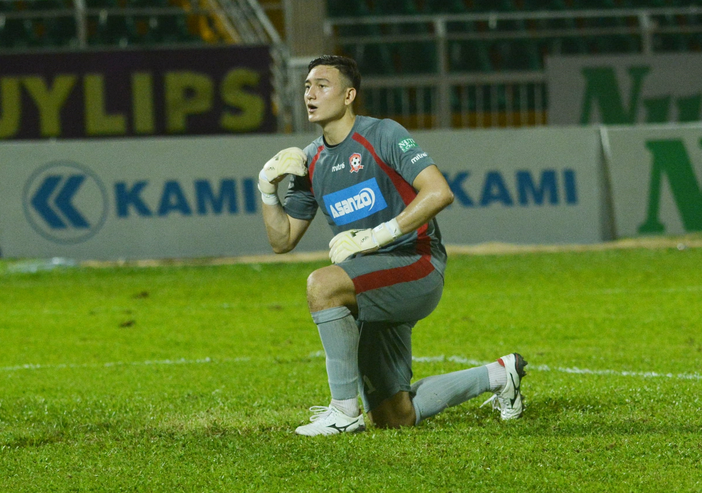 Dang Van Lam giup CLB Hai Phong duoc thuong nong 100 trieu dong hinh anh