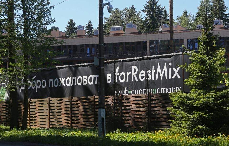 Khach san cua DT Anh bi khach du lich che ban hinh anh