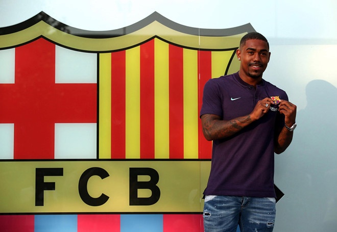 Barca thua nhan mua Malcom chi de tra thu AS Roma hinh anh