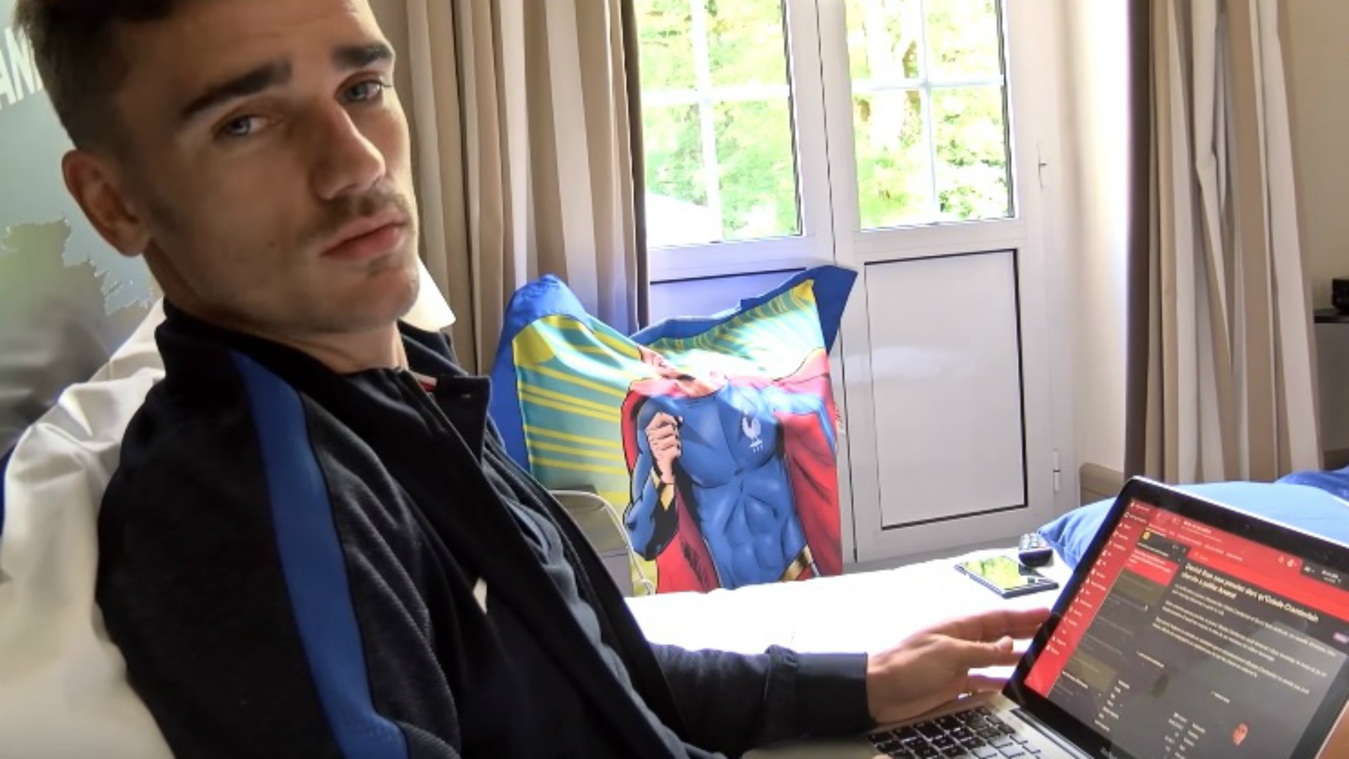 DT Phap thu gian the nao truoc tran dau voi Argentina? hinh anh