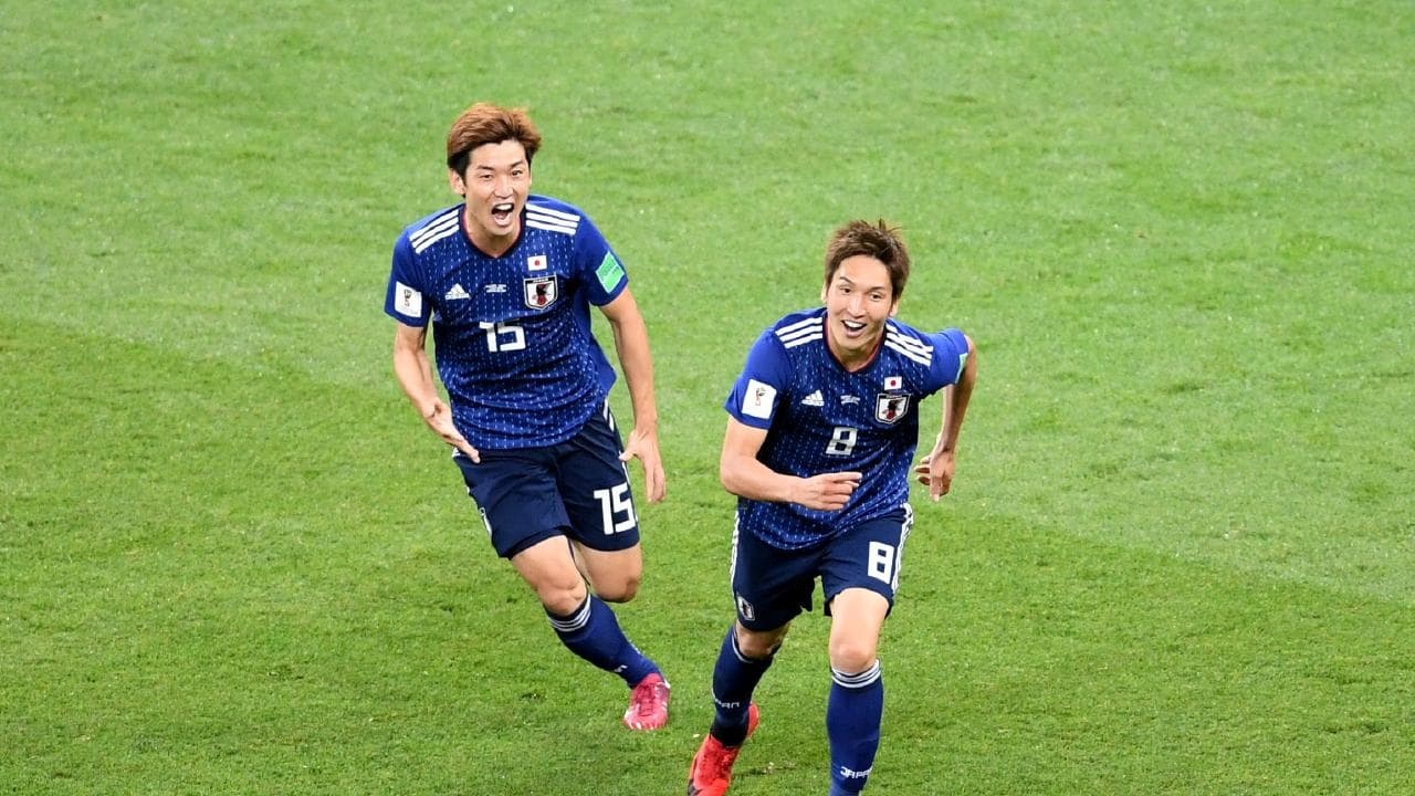 DT Nhat Ban de lai tiec nuoi cho CDV sau man trinh dien qua cam hinh anh