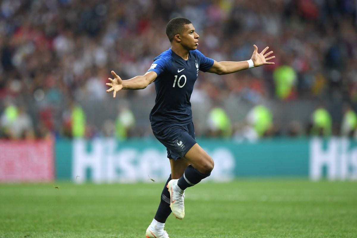 Ronaldo,  Messi,  Mbappe,  Qua bong Vang,  World Cup anh 2