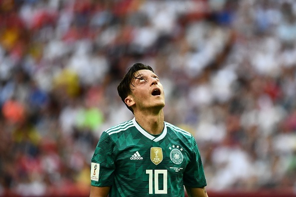 Mesut Ozil cat ngan ky nghi he de tro lai Arsenal vi lo so HLV Emery hinh anh