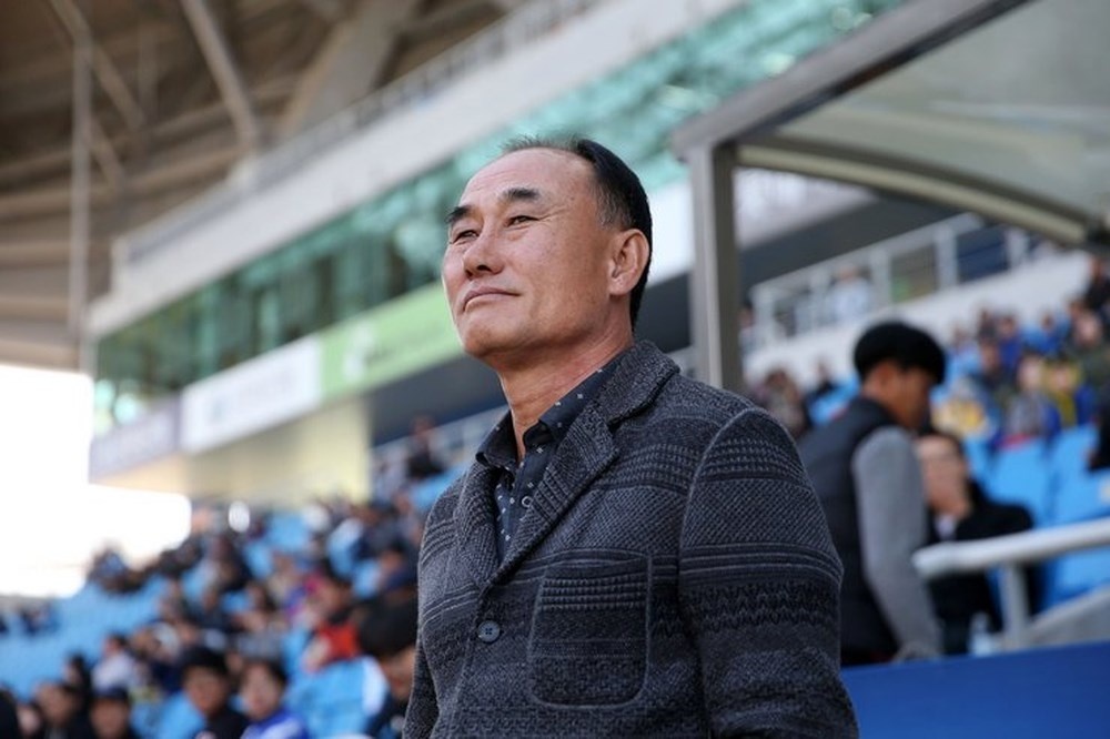 HLV Olympic Han Quoc: 'Hoi han vi phai di tren con duong trac tro' hinh anh