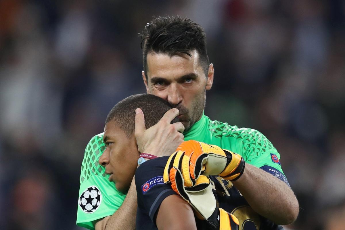 Buffon nhac nho Mbappe anh 1