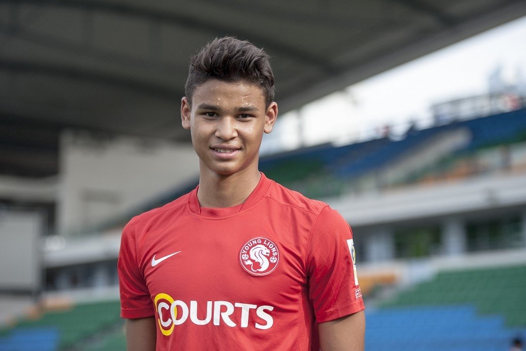 Con trai huyen thoai bong da Singapore tu choi CLB Bo Dao Nha hinh anh