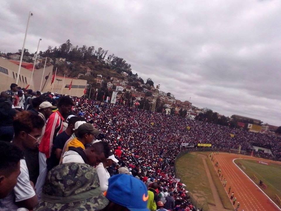 Bao dong trong tran dau co mat Mane anh 11