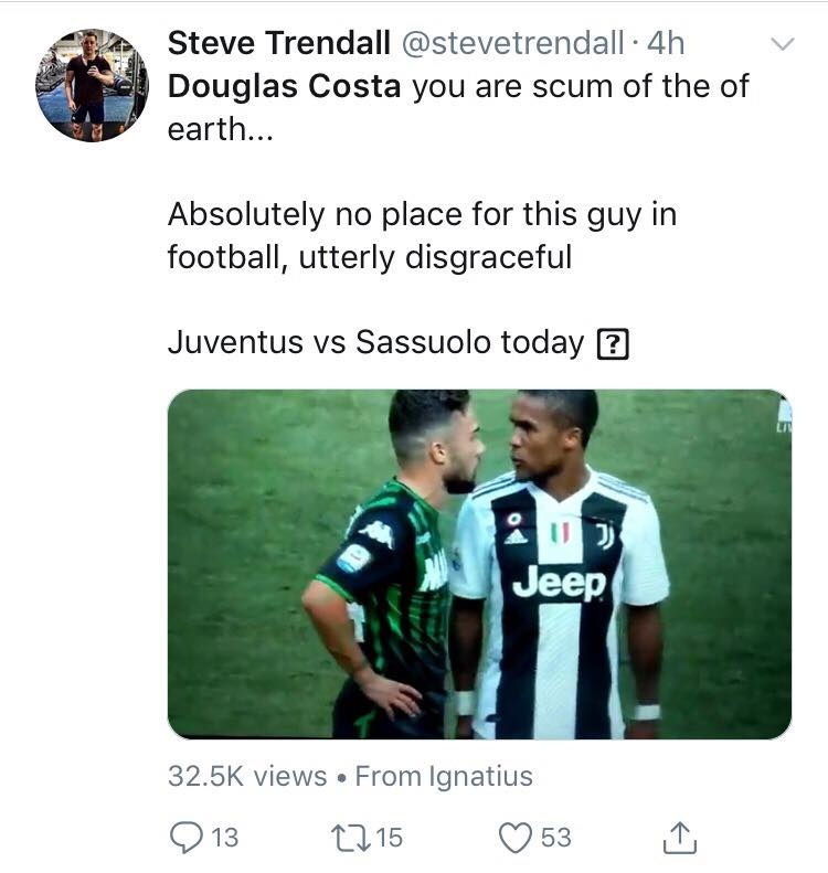 Douglas Costa nho nuoc bot vao mat doi thu anh 9