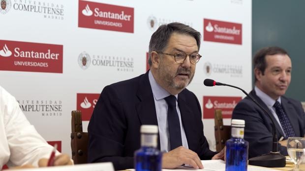 Messi gian lan tai chinh anh 2