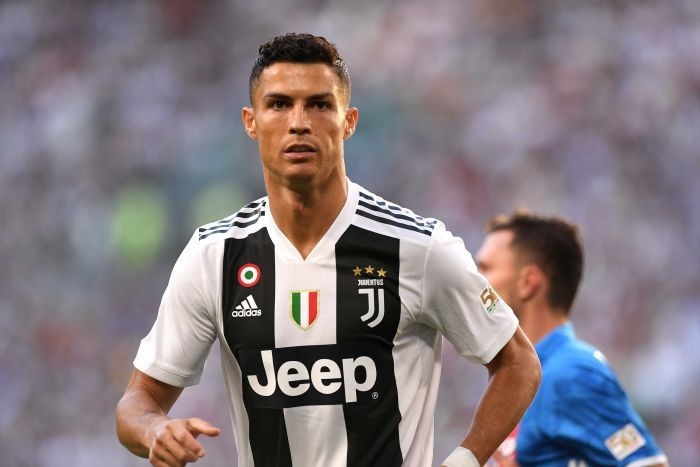 Juve cong khai len tieng bao ve Ronaldo sau cao buoc hiep dam hinh anh
