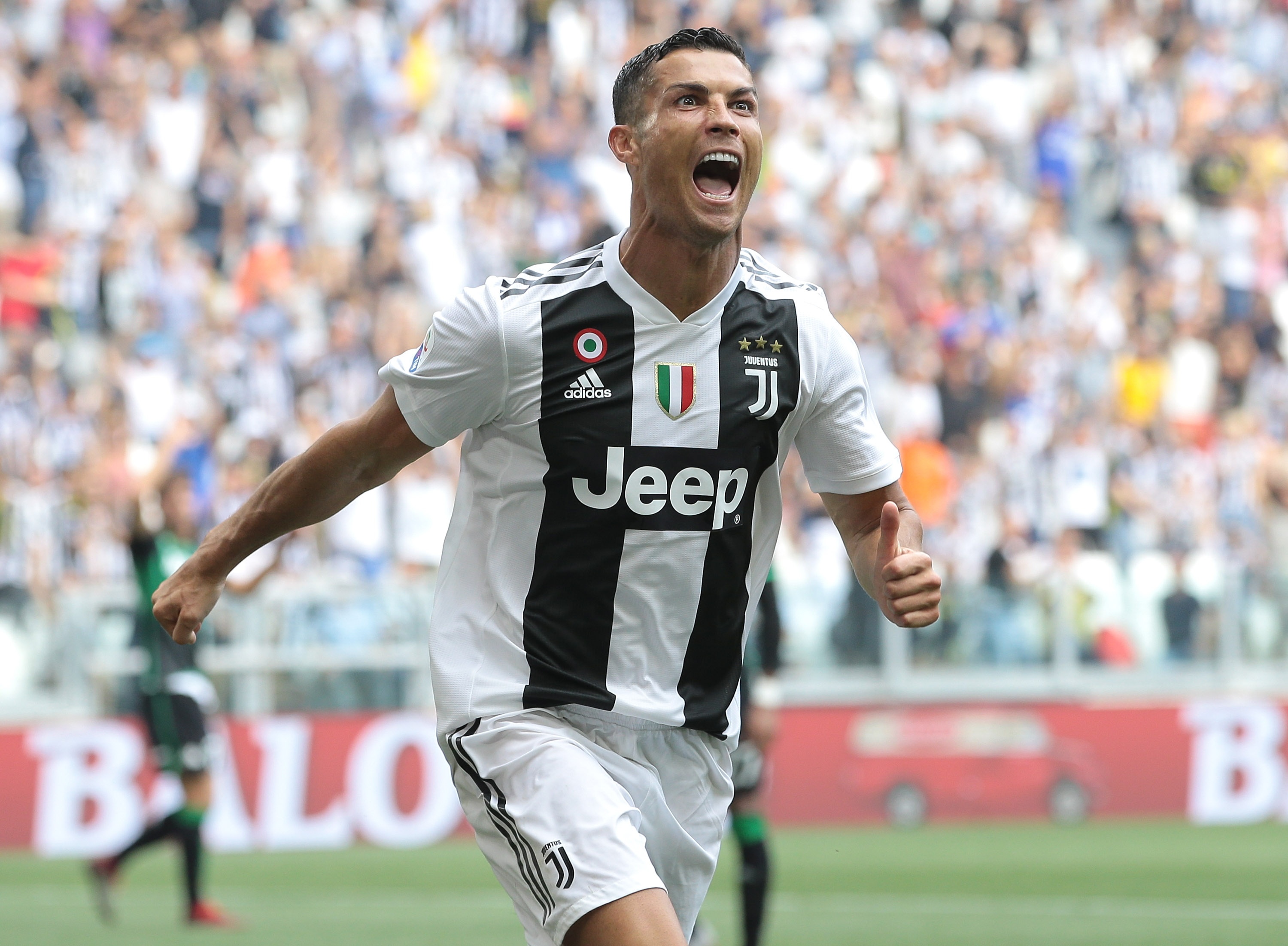 Juventus bảo vệ Ronaldo ảnh 1 Juventus bao ve Ronaldo anh 1