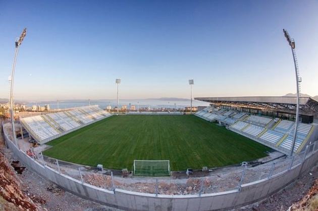 CĐV Anh trèo rào vào xem đội nhà thi đấu ảnh 4 CDV Anh treo rao vao xem doi nha thi dau anh 4