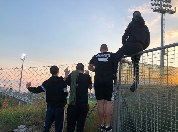 Bi cam toi san, CDV Anh dinh treo rao xem doi nha phuc thu Croatia hinh anh