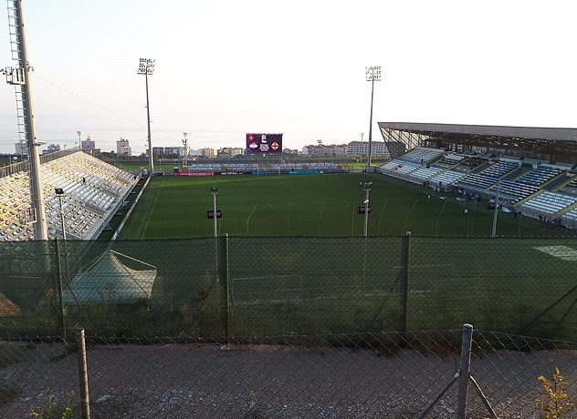 CĐV Anh trèo rào vào xem đội nhà thi đấu ảnh 6 CDV Anh treo rao vao xem doi nha thi dau anh 6