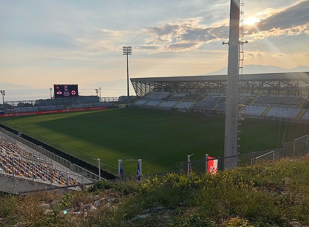 CĐV Anh trèo rào vào xem đội nhà thi đấu ảnh 5 CDV Anh treo rao vao xem doi nha thi dau anh 5