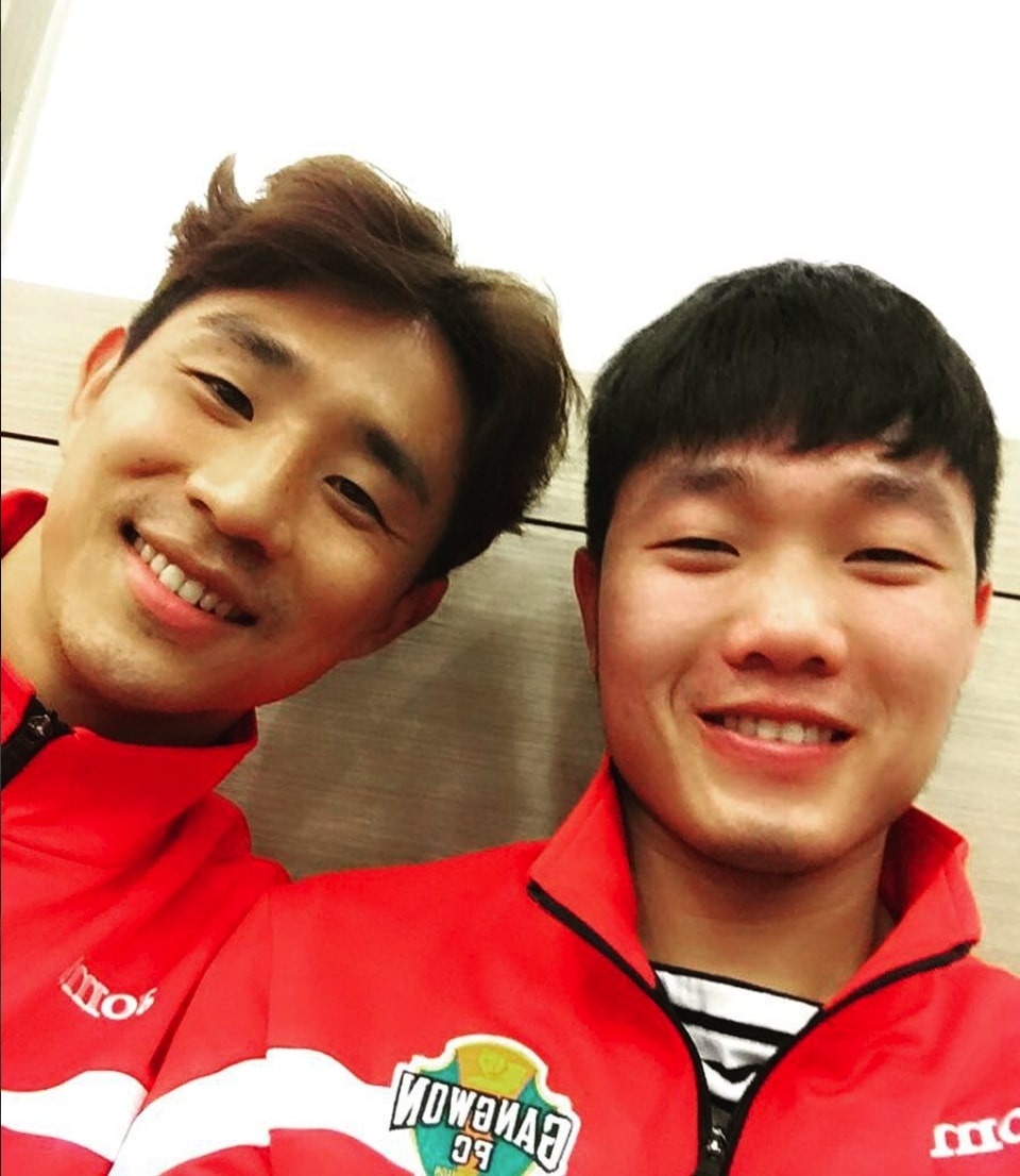 Xuân Trường được đồng đội cũ tặng quà ảnh 2 Xuan Truong duoc dong doi cu tang qua anh 2