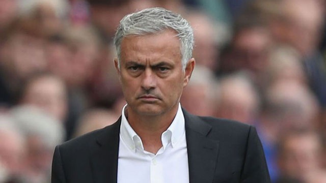 Jose Mourinho tiet lo di bo den san Old Trafford truoc tran gap Juve hinh anh