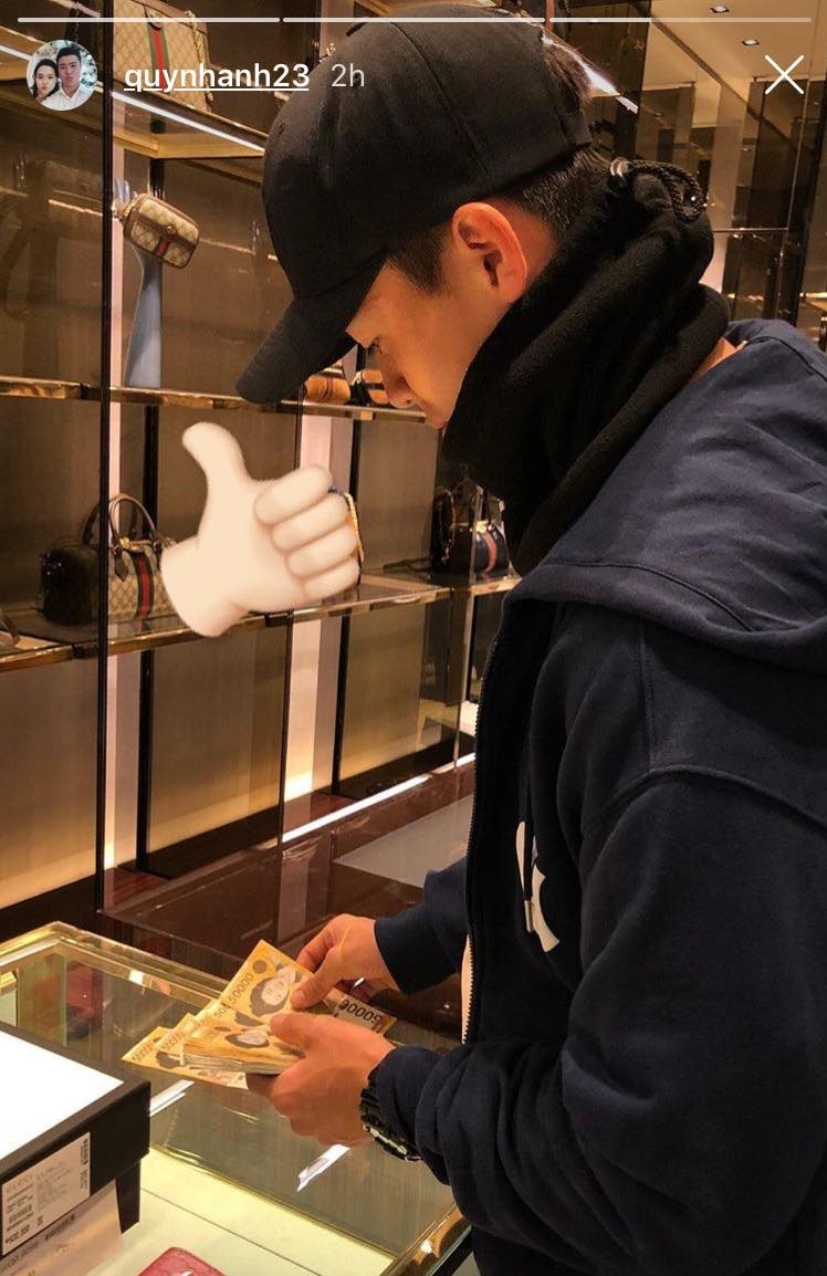 Tuyen thu DTVN an choi,  mua sam tai Han Quoc anh 3