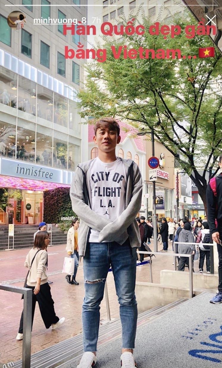 Tuyen thu DTVN an choi,  mua sam tai Han Quoc anh 12