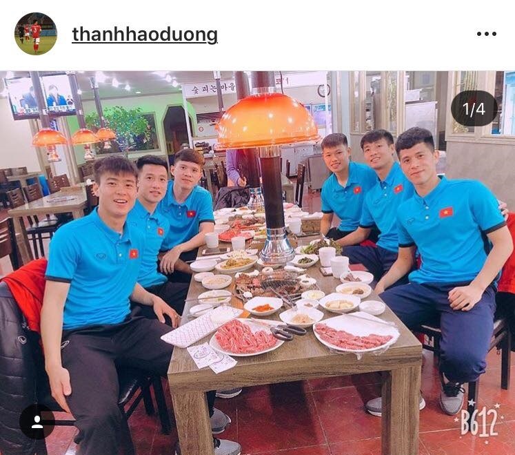 Tuyen thu DTVN an choi,  mua sam tai Han Quoc anh 9