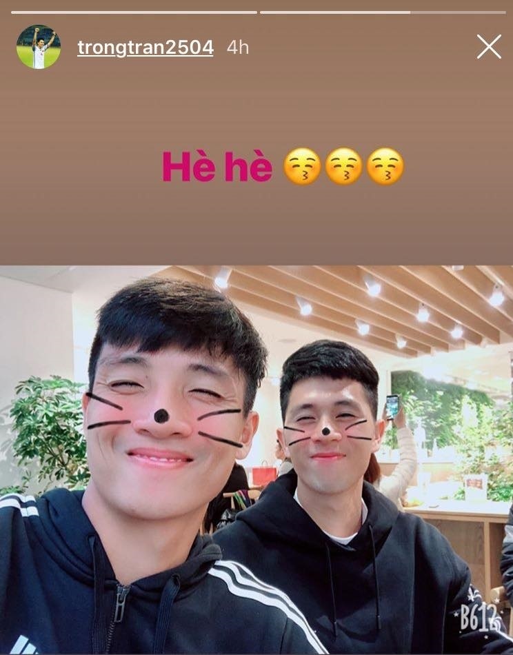 Tuyen thu DTVN an choi,  mua sam tai Han Quoc anh 7