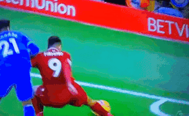 CDV phan khich voi tinh huong nam danh got xau kim doi thu cua Firmino hinh anh